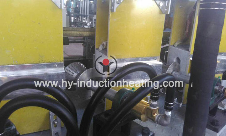 Induction quenching machine for torsion bar