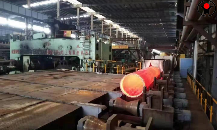 Seamless steel pipe hardening and tempering furnace